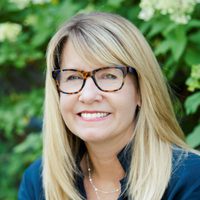 Portrait of Jennifer Morris.